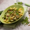 Pasta con zucchine e pinoli